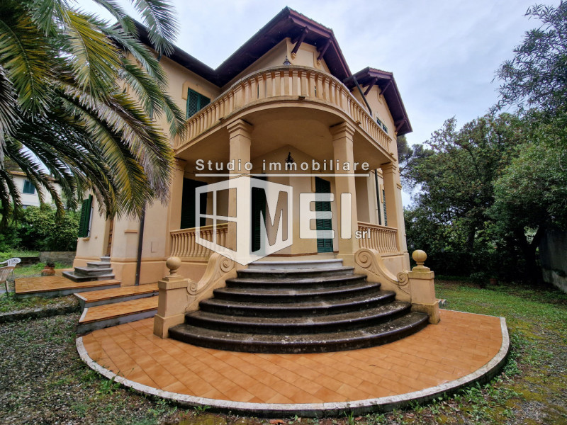 Villa plurilocale in vendita a livorno