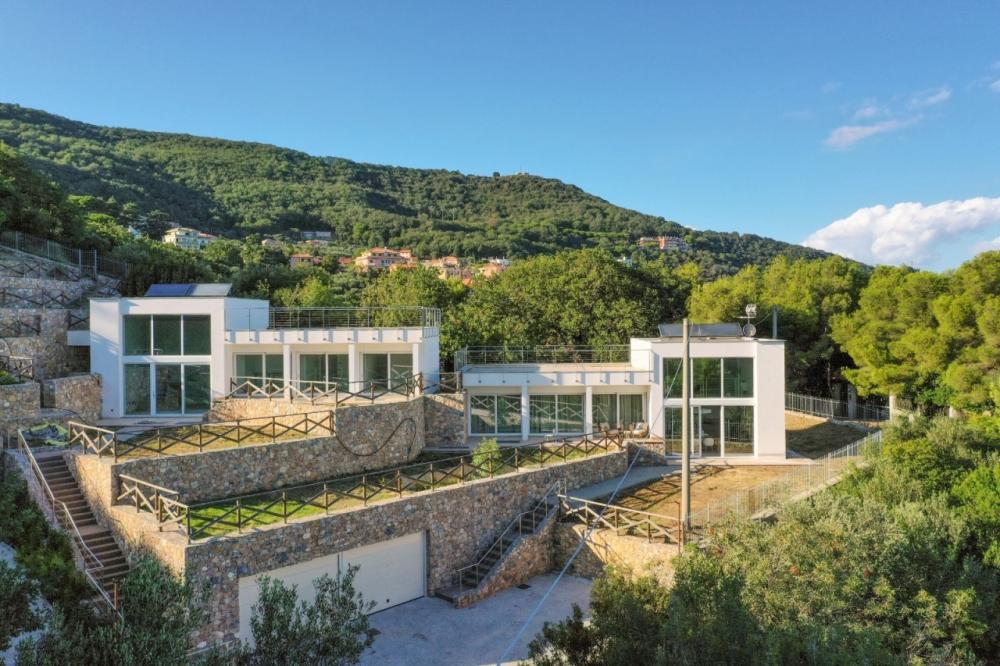 Villa indipendente plurilocale in vendita a bergeggi