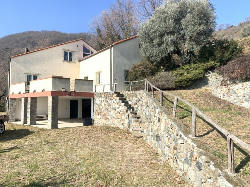 Villa indipendente plurilocale in vendita a vado-ligure