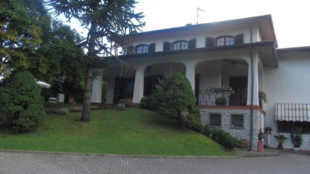 Villa plurilocale in vendita a camaiore