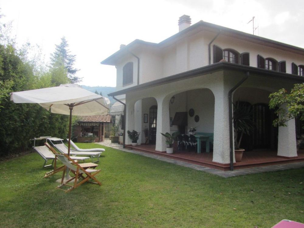 Villa plurilocale in vendita a camaiore