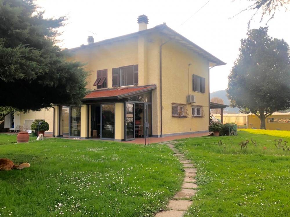 Villa indipendente plurilocale in vendita a ameglia