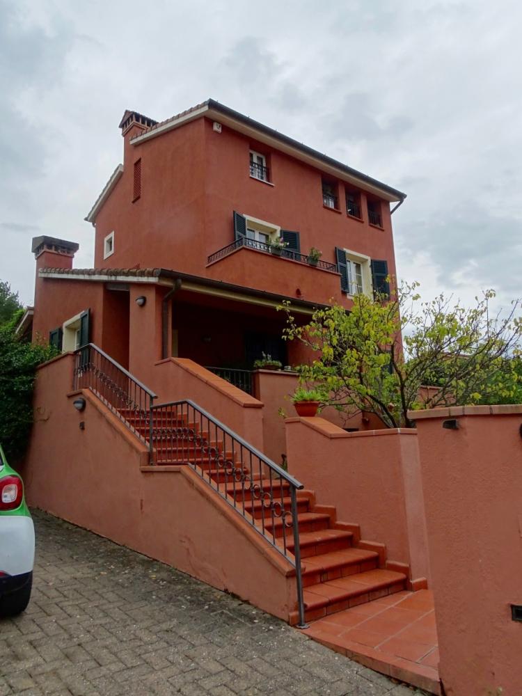 Villa indipendente plurilocale in vendita a Nave