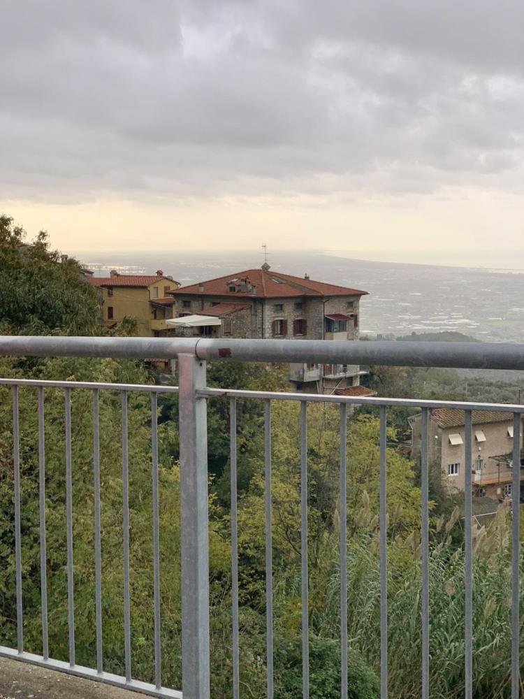 Appartamento quadrilocale in vendita a Capezzano monte