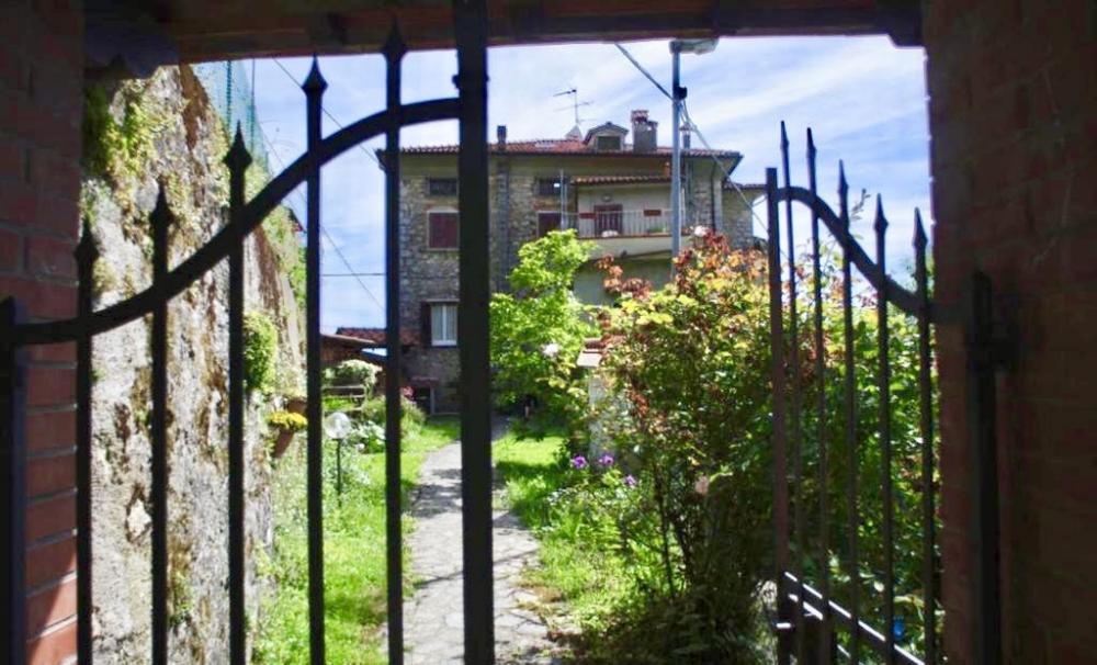 Appartamento quadrilocale in vendita a Capezzano monte