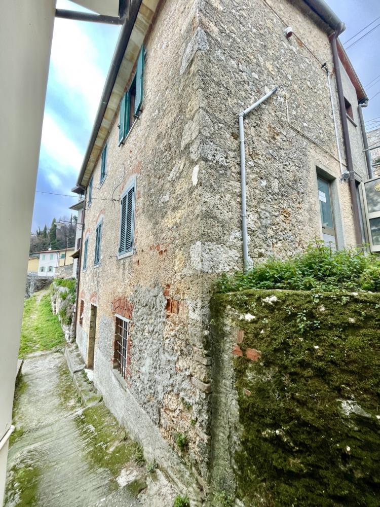 Villa indipendente plurilocale in vendita a Capezzano monte