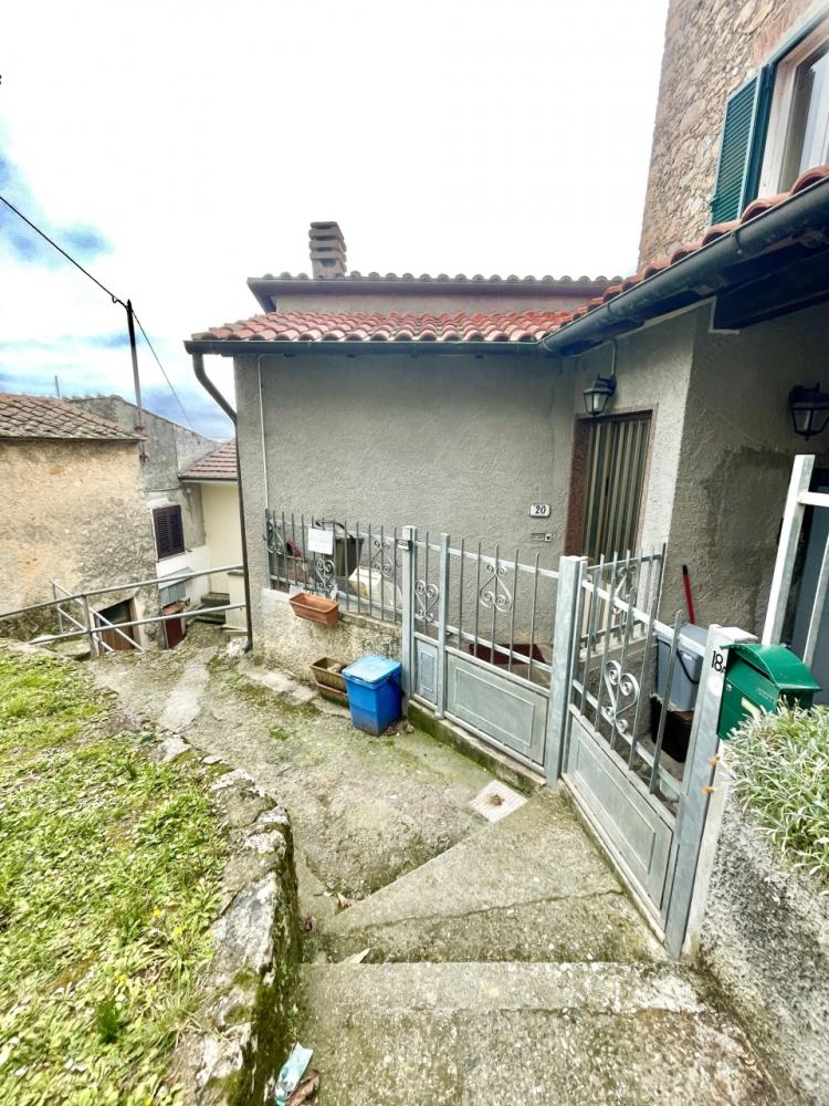 Villa indipendente plurilocale in vendita a Capezzano monte