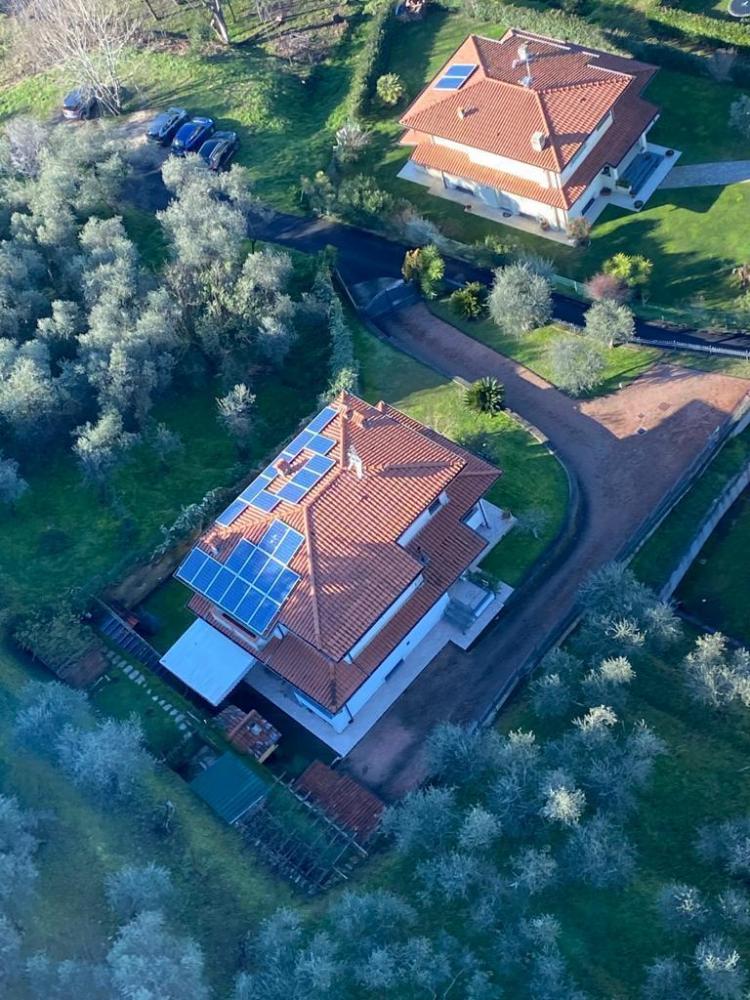 Villa indipendente plurilocale in vendita a Capezzano pianore