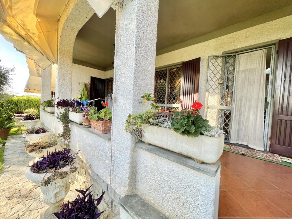 Villa indipendente plurilocale in vendita a pietrasanta