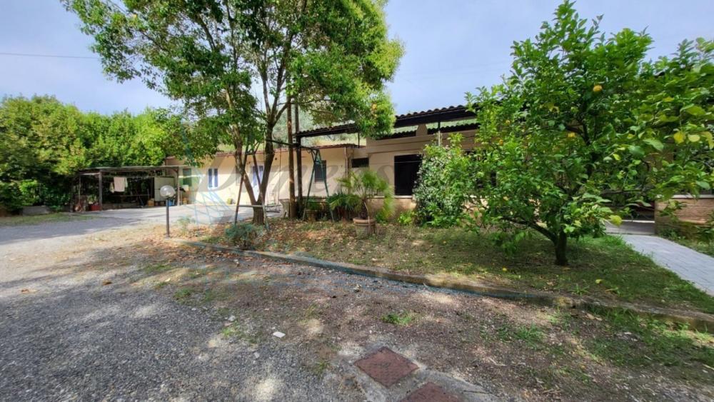 Villa indipendente plurilocale in vendita a Rosignano solvay