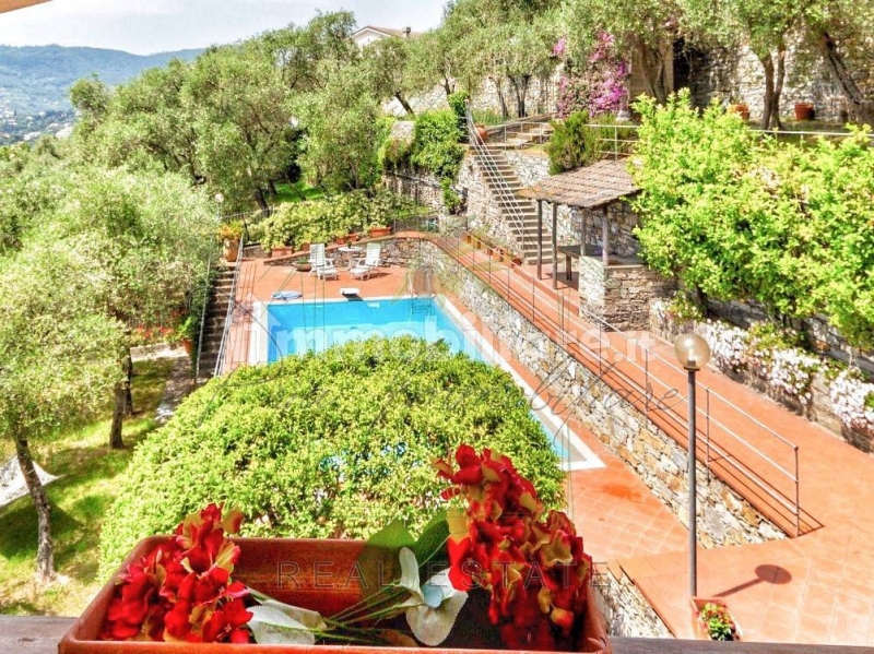 Villa plurilocale in affitto a Rapallo