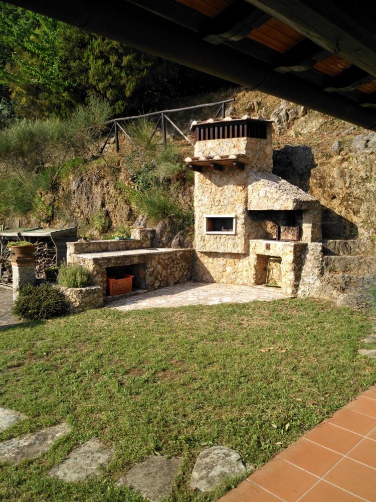 Villa plurilocale in vendita a Capezzano monte