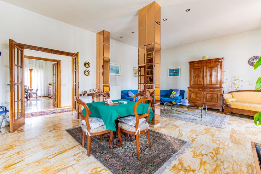 Villa plurilocale in vendita a viareggio