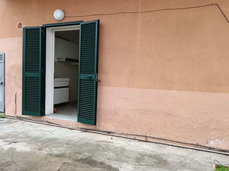 Villa indipendente quadrilocale in vendita a Camaiore