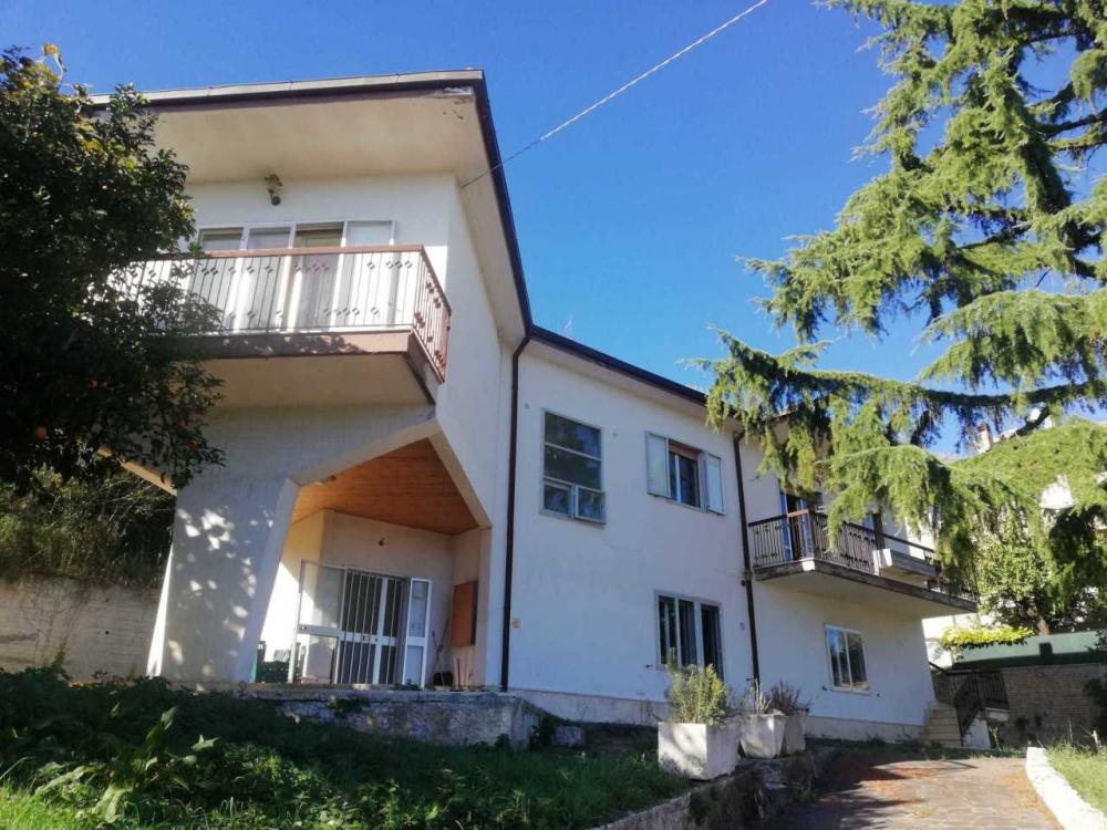 Villa indipendente plurilocale in vendita a montesilvano