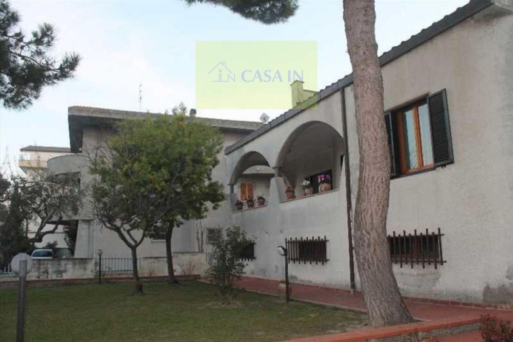 Villa plurilocale in vendita a montesilvano