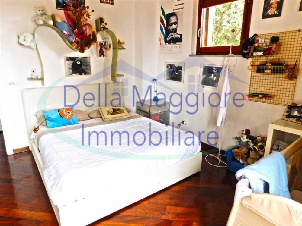 Villa indipendente plurilocale in vendita a Montenero