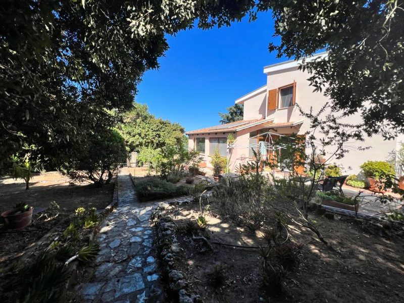 Villa plurilocale in vendita a sassari
