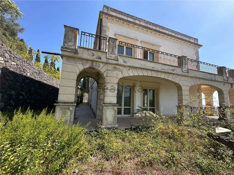 Villa indipendente plurilocale in vendita a Catania
