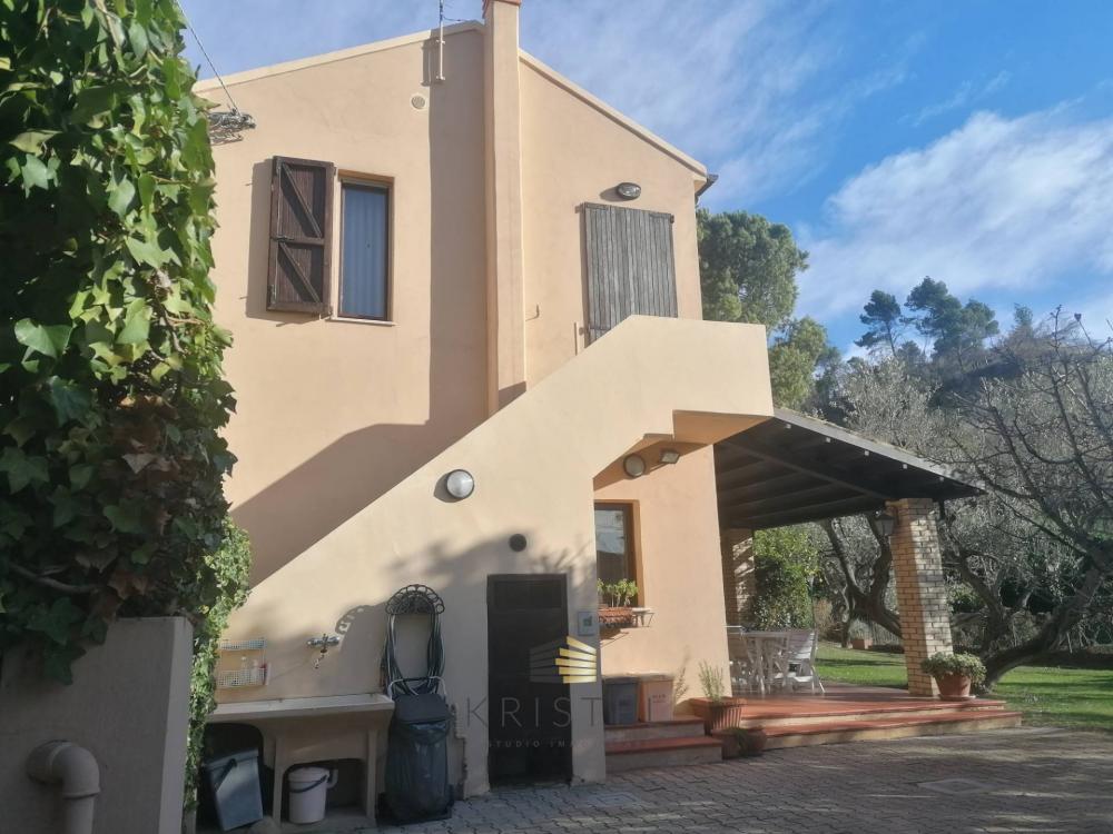 Villa indipendente plurilocale in vendita a Pescara