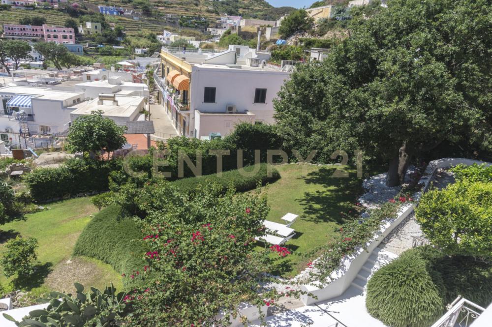 Villa indipendente plurilocale in vendita a ponza