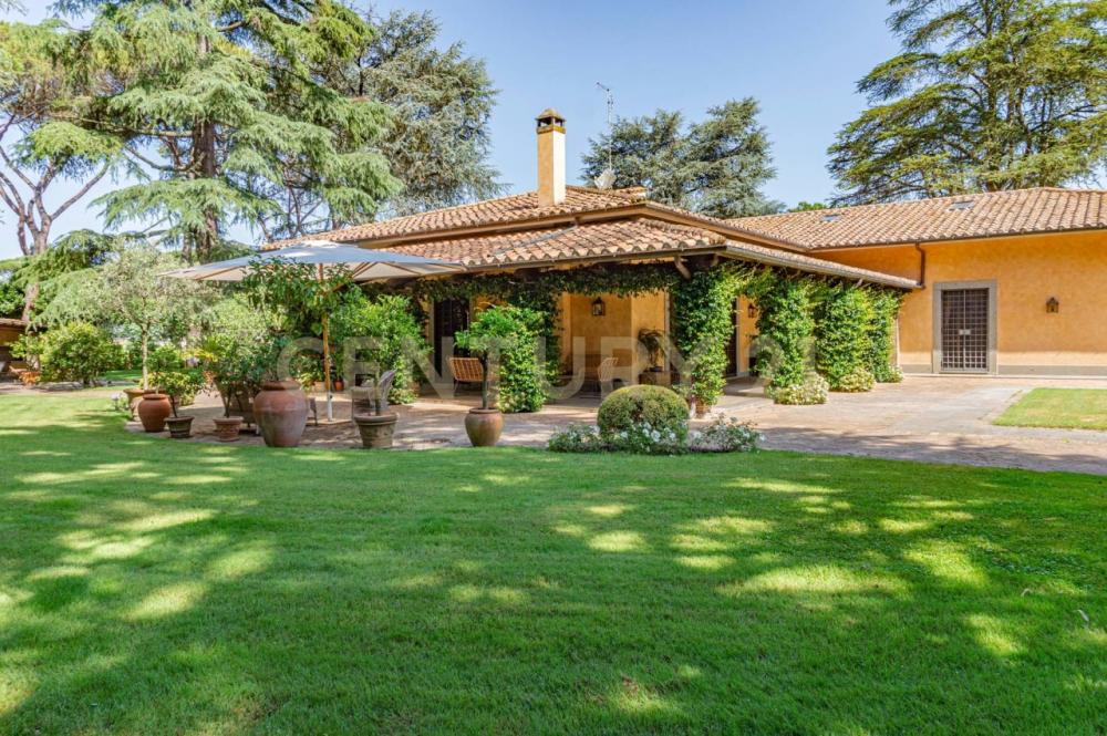 Villa indipendente plurilocale in vendita a roma