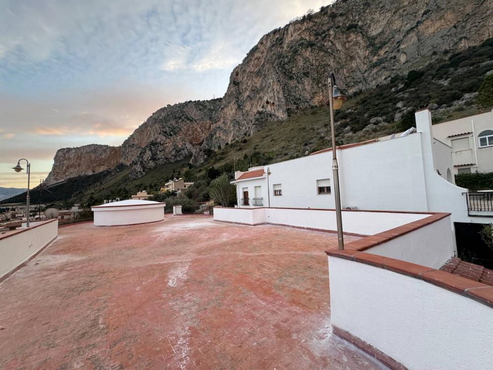 Villa indipendente plurilocale in vendita a Palermo