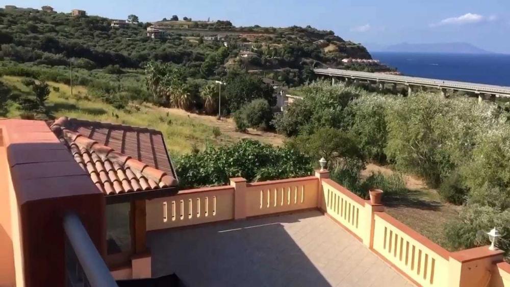 Villa indipendente plurilocale in vendita a patti
