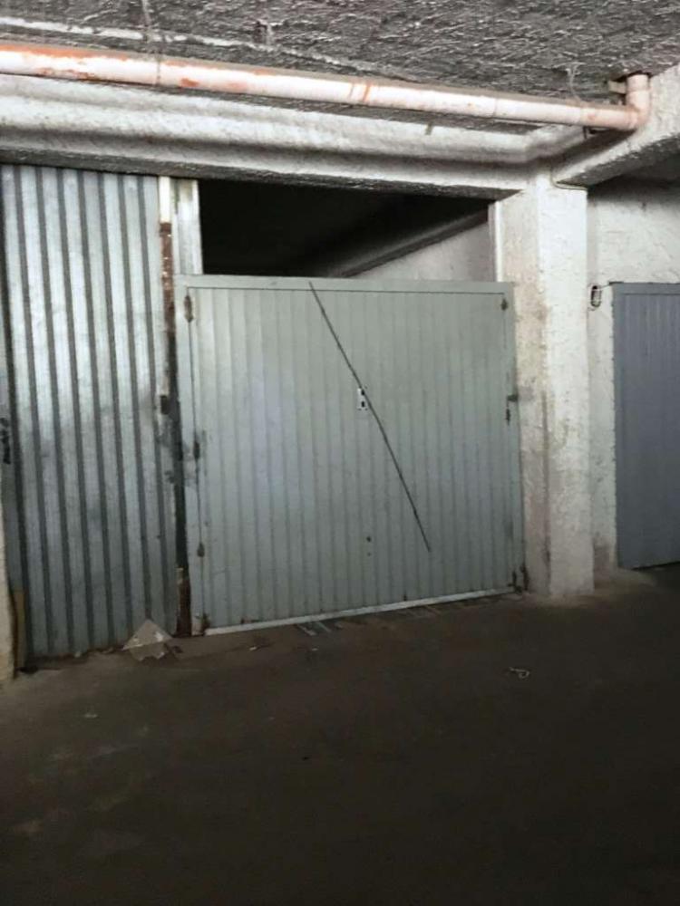 Garage in vendita a mondragone