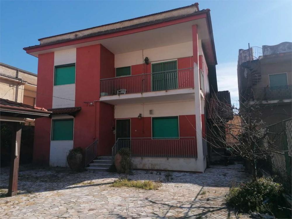 Villa quadrilocale in vendita a castel-volturno