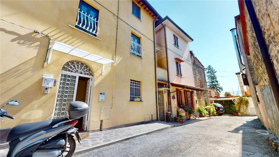 Casa trilocale in vendita a Camaiore