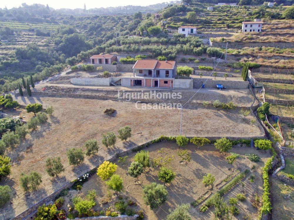 Villa indipendente plurilocale in vendita a Cipressa