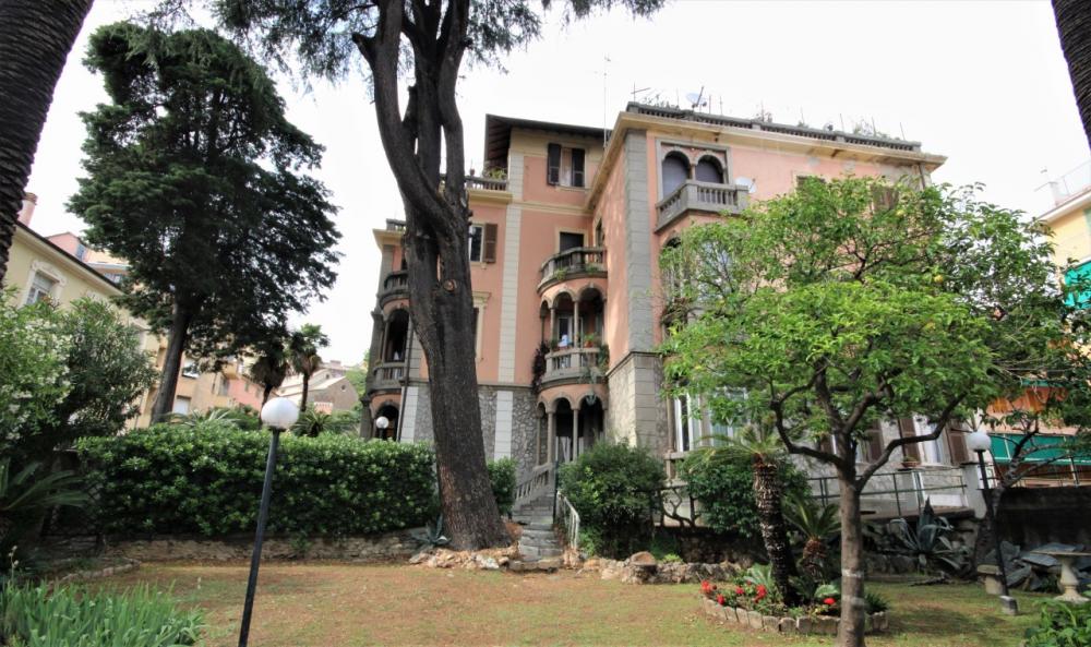 Villa indipendente plurilocale in vendita a Pegli