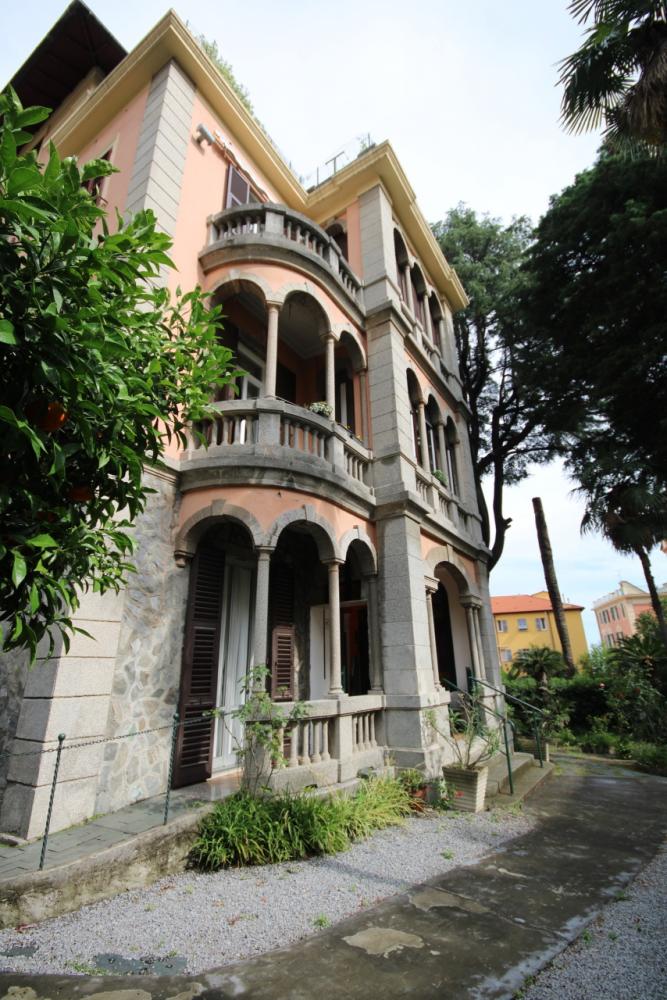 Villa indipendente plurilocale in vendita a Pegli