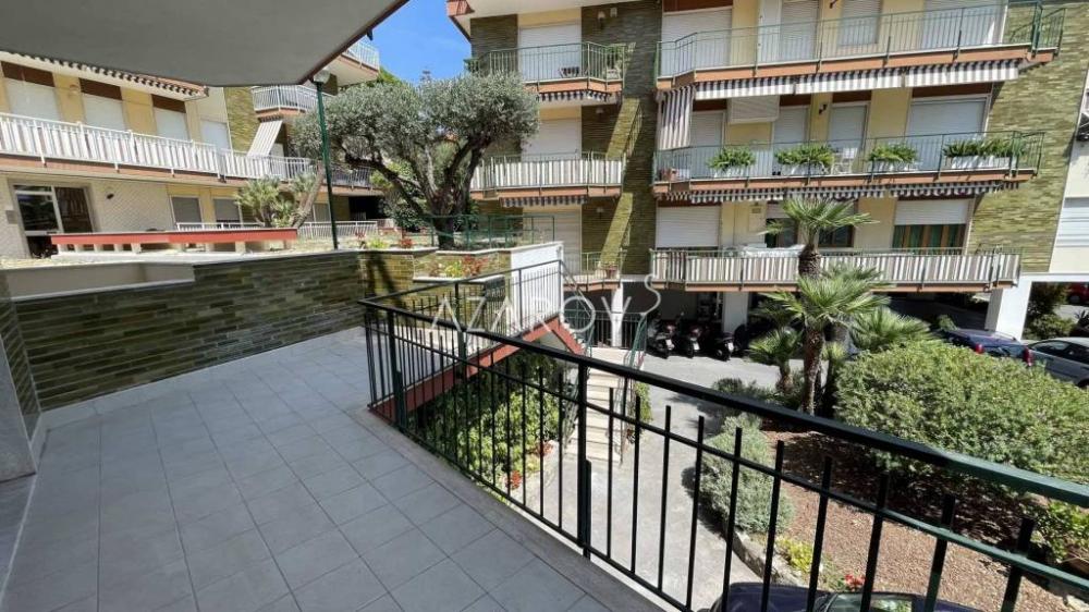 ef1d0161749687718dd1da35989a13b1 - Appartamento quadrilocale in vendita a Sanremo