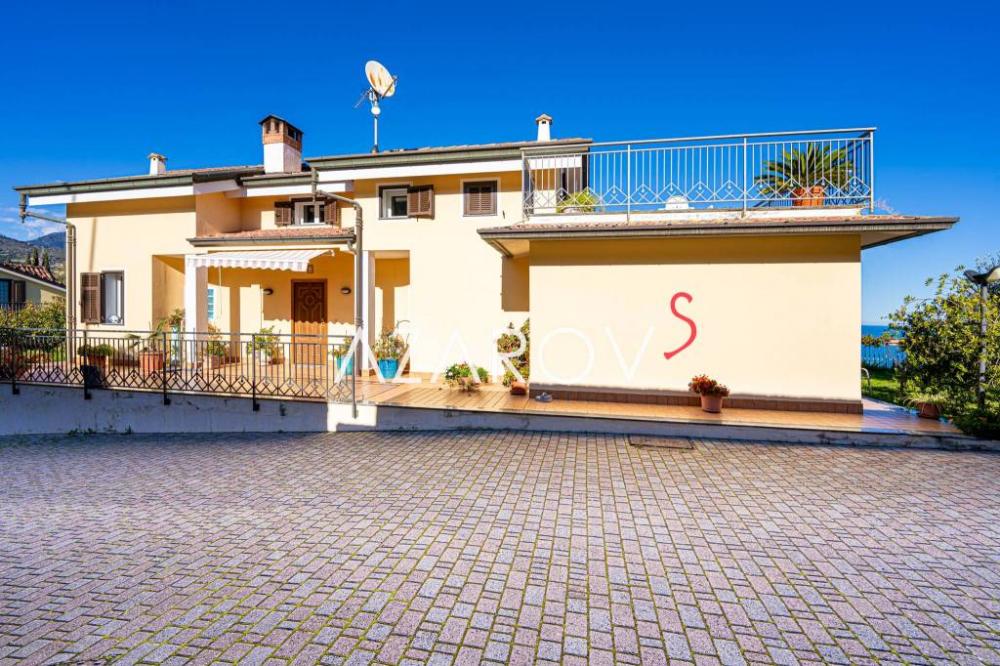 Villa plurilocale in vendita a Sanremo