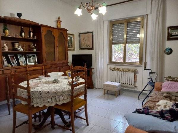 Villa indipendente trilocale in vendita a Roma