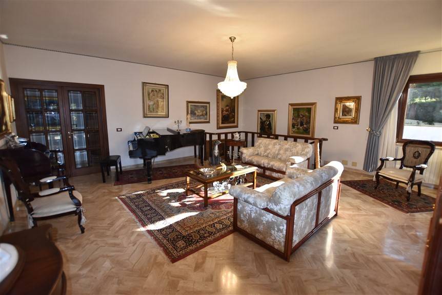 Villa quadrilocale in vendita a Sassari