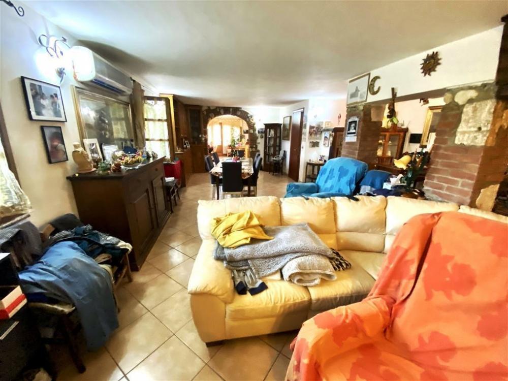 Villa indipendente plurilocale in vendita a Sarzanello