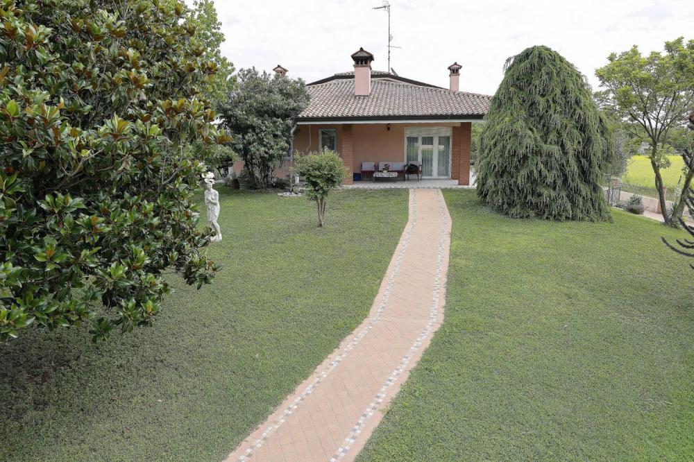 Villa indipendente plurilocale in vendita a cormons