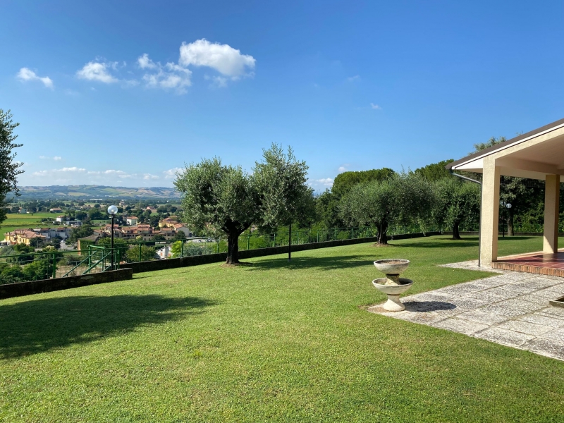 Villa plurilocale in vendita a Fano
