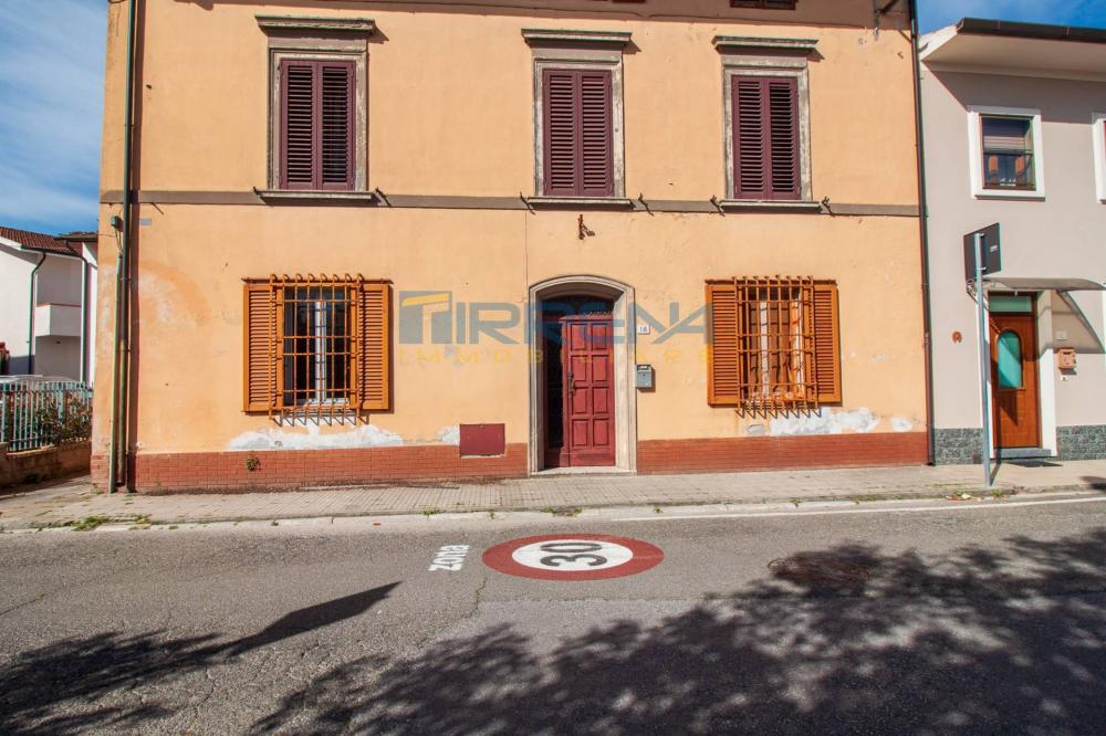 Casa quadrilocale in vendita a Pisa