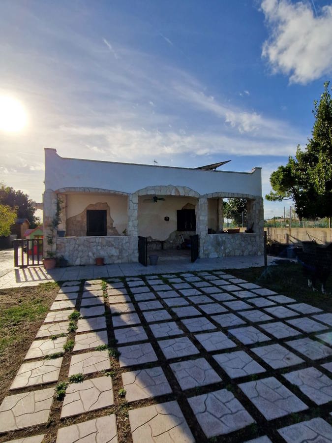 Villa indipendente quadrilocale in vendita a brindisi