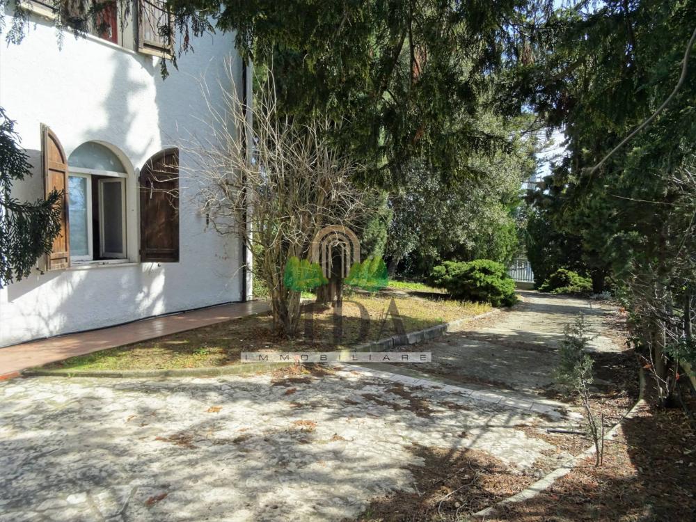 Villa indipendente plurilocale in vendita a Nereto