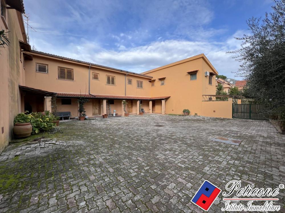 Villa plurilocale in vendita a Fondi