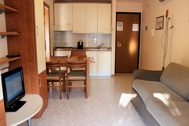 Soggiorno/cottura - Appartamento monocamera in affitto a Grado Città Giardino