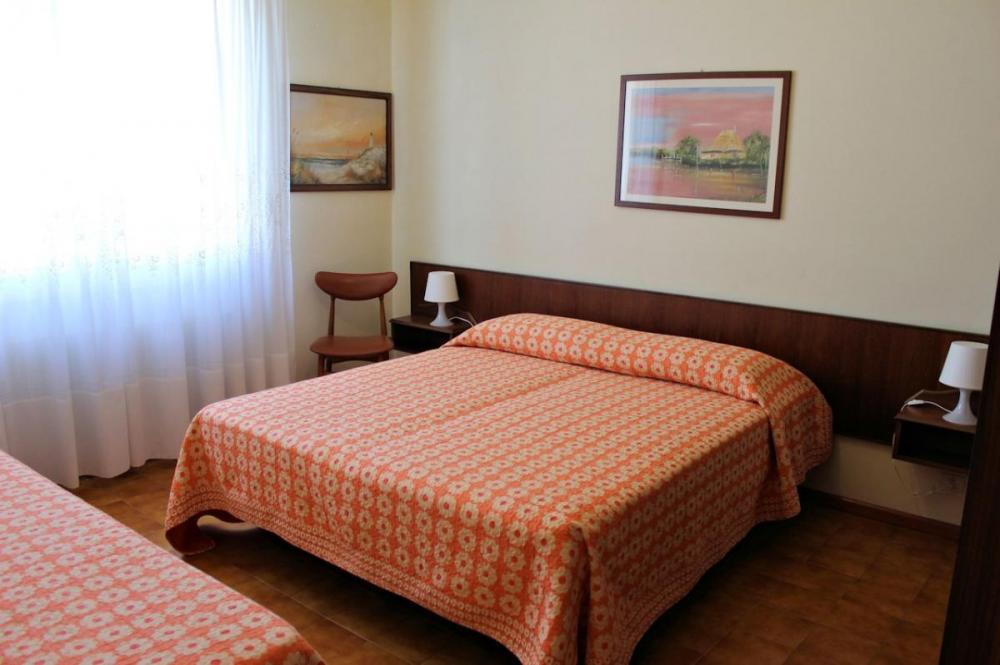 Camera 3 posti letto - Appartamento bicamere in affitto a Grado Città Giardino