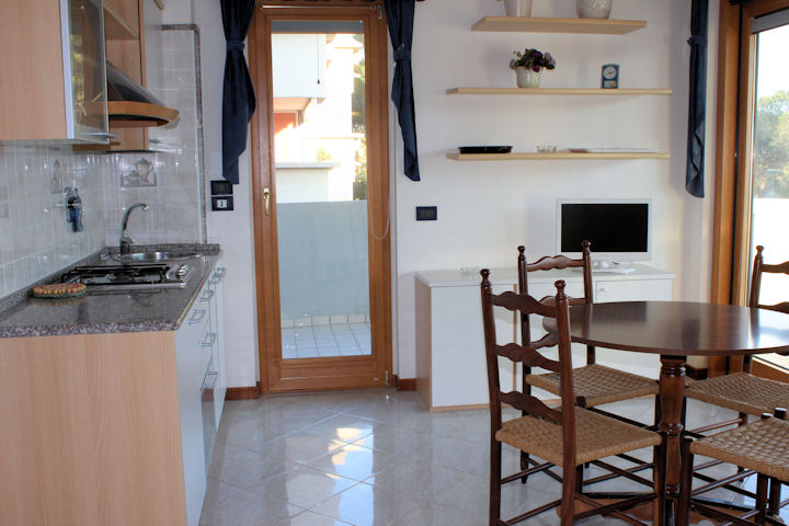 Soggiorno-cottura - Appartamento monocamera in affitto a Grado Città Giardino
