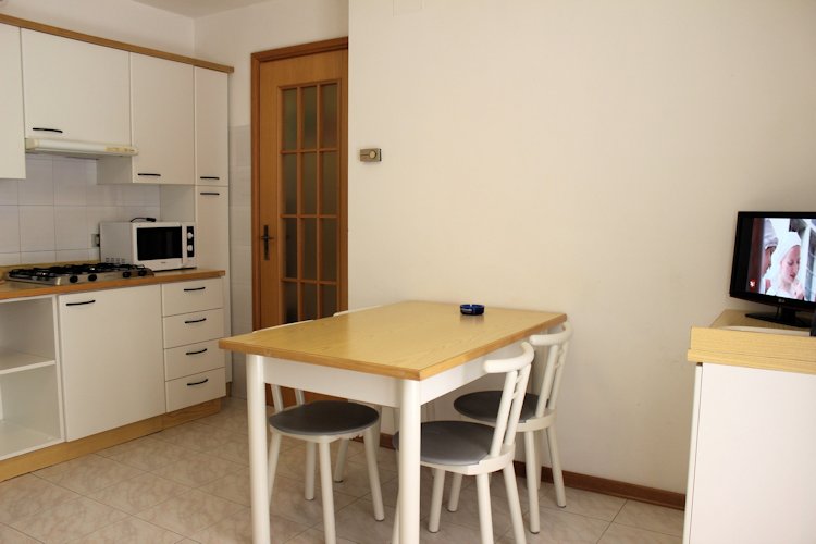 Soggiorno/cottura - Appartamento monocamera in affitto a Grado Città Giardino