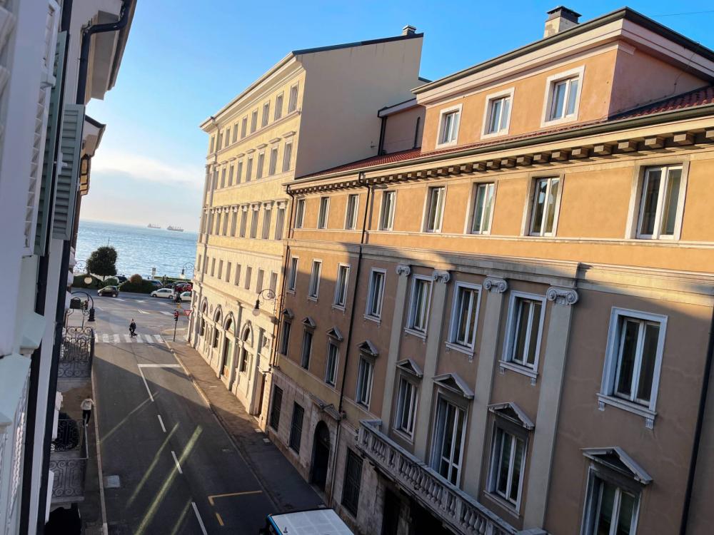 Appartamento quadrilocale in vendita a Trieste